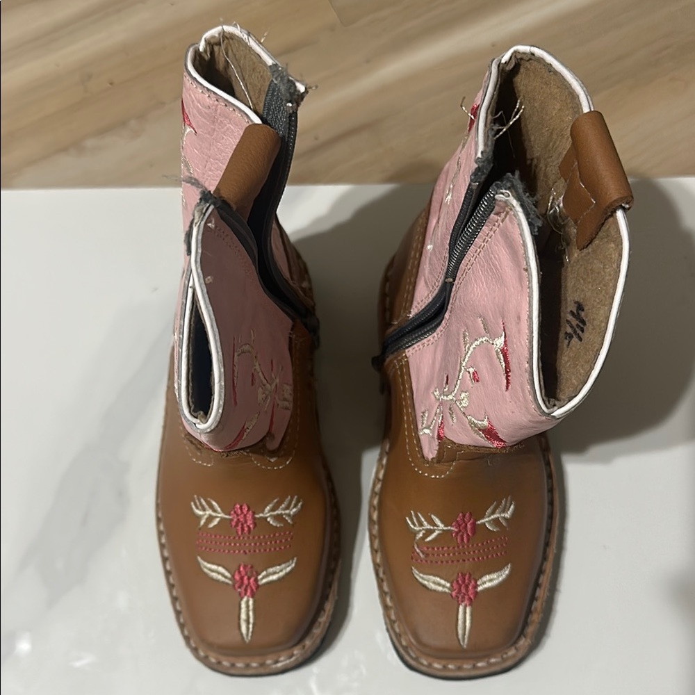 🧿SOLD🧿Authentic Mexican Pink & Brown Embroidered cowboy Boots